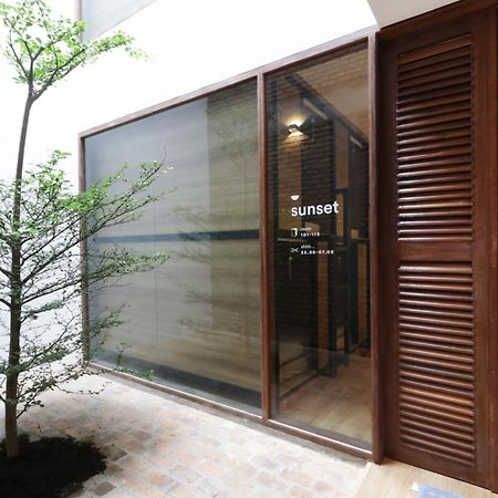 Semalam At Sun Yat Sen - Self Check In Hostel Medan Exterior photo