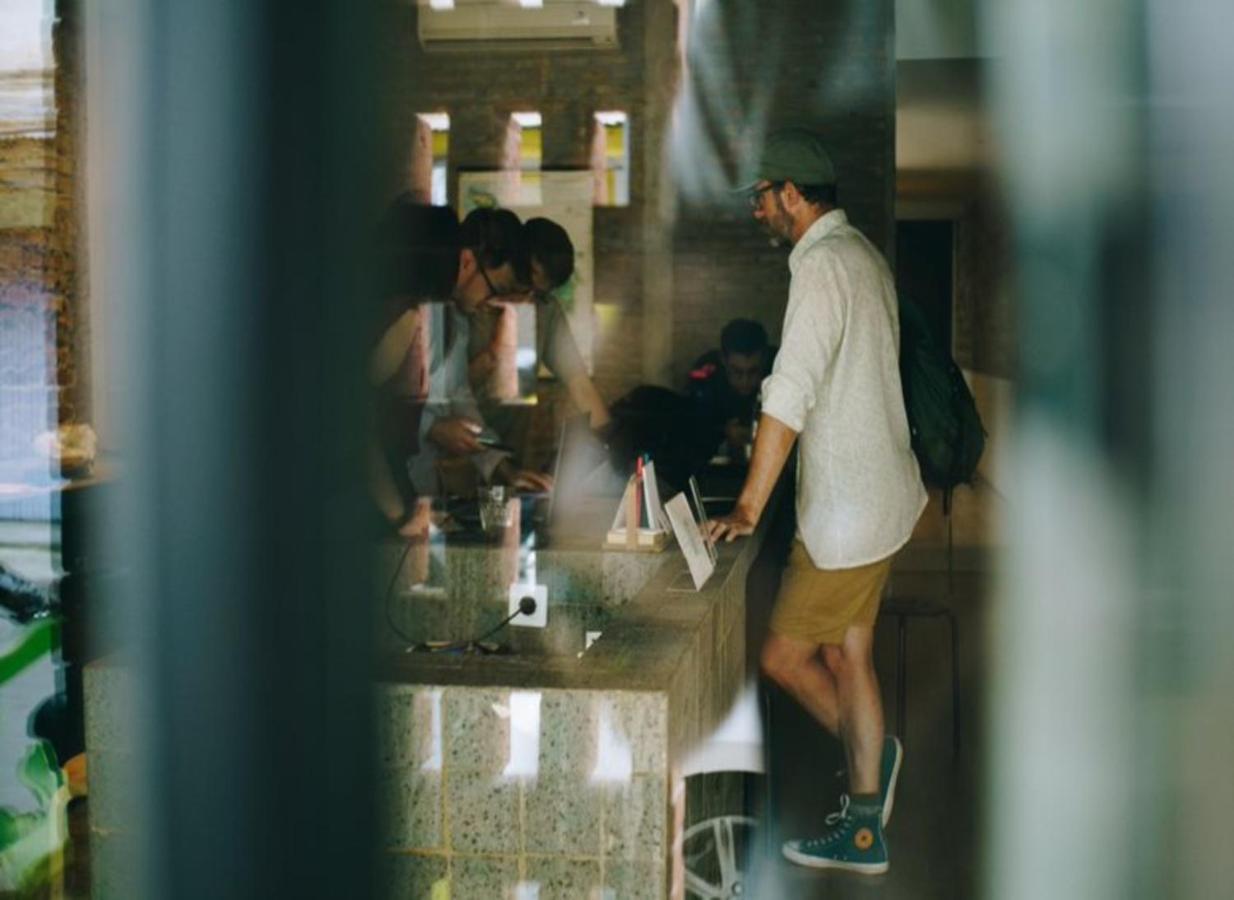 Semalam At Sun Yat Sen - Self Check In Hostel Medan Exterior photo