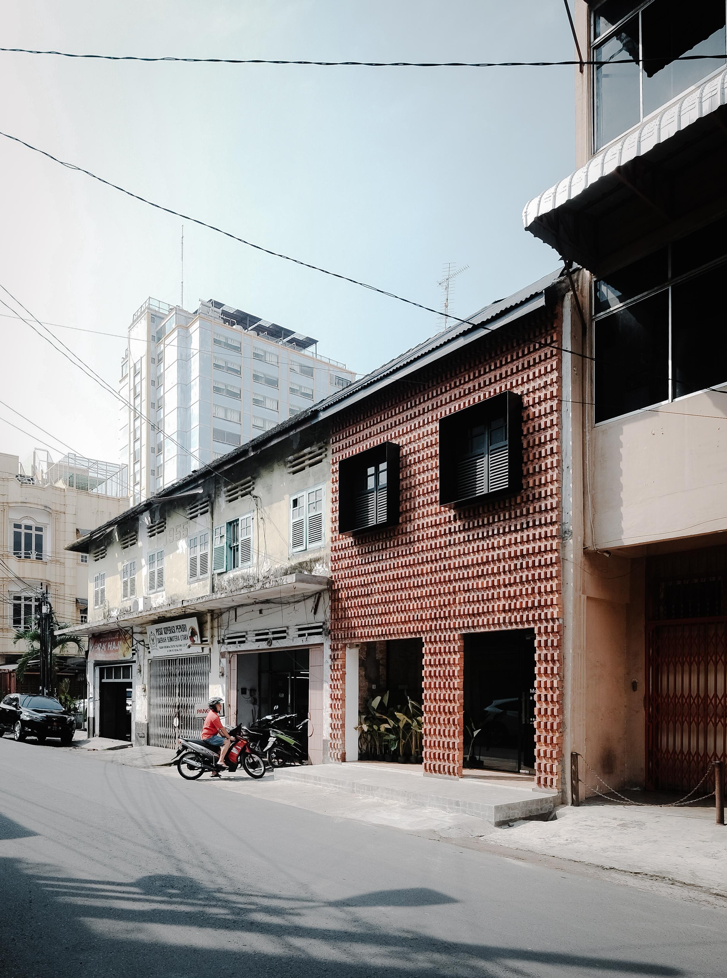 Semalam At Sun Yat Sen - Self Check In Hostel Medan Exterior photo